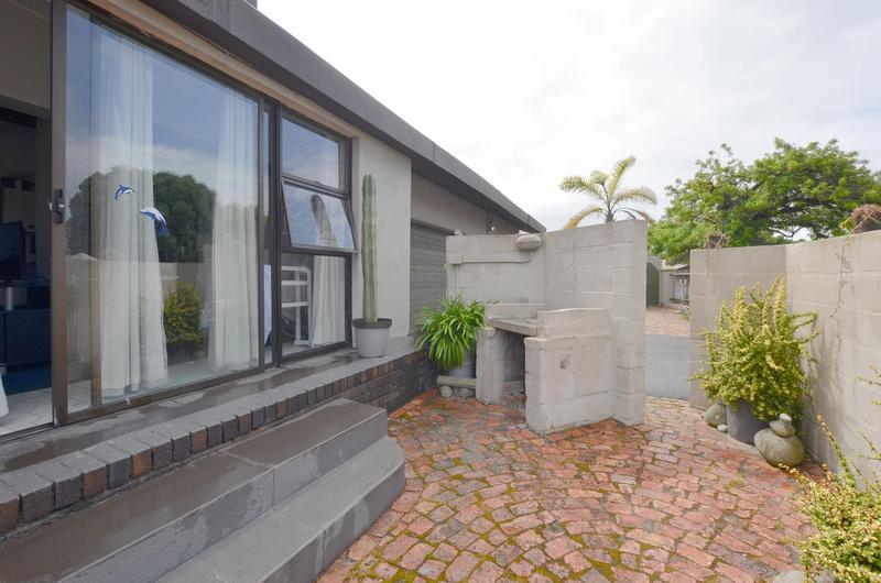 6 Bedroom Property for Sale in Parow North Western Cape